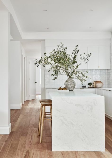 A Renovated California Bungalow With Fresh Interiors In Sydney | Homes To Love Marble Splashback Kitchen, California Bungalow Interior, White Kitchen Splashback Ideas, White On White Kitchen, Kitchen Splashback Ideas, Handleless Kitchen Cabinets, Splashback Ideas, Kitchen Cabinet Inspiration, Hamptons Kitchen