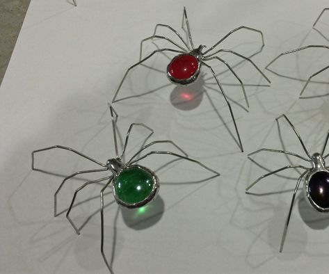 Stained Glass Spider Web, Stained Glass Spider, Glass Spider, Spider Crafts, Stained Glass Birds, Stained Glass Ornaments, Stained Glass Suncatchers, Stained Glass Diy, Stained Glass Crafts