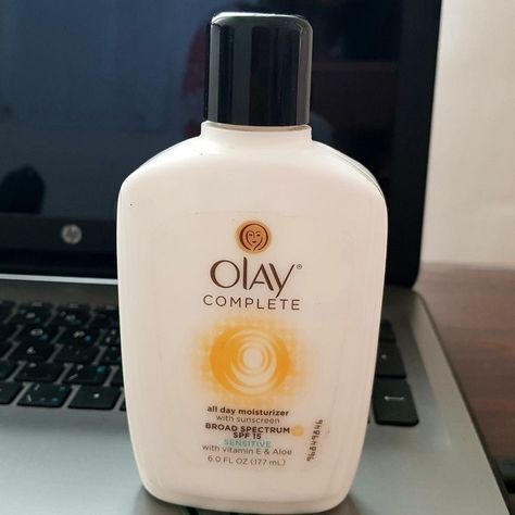 Oil Of Olay, Olay Moisturizer, Products Ideas, Moisturizer With Spf, Broad Spectrum Sunscreen, Vitamin E, Sunscreen, Beauty Products, Shampoo Bottle