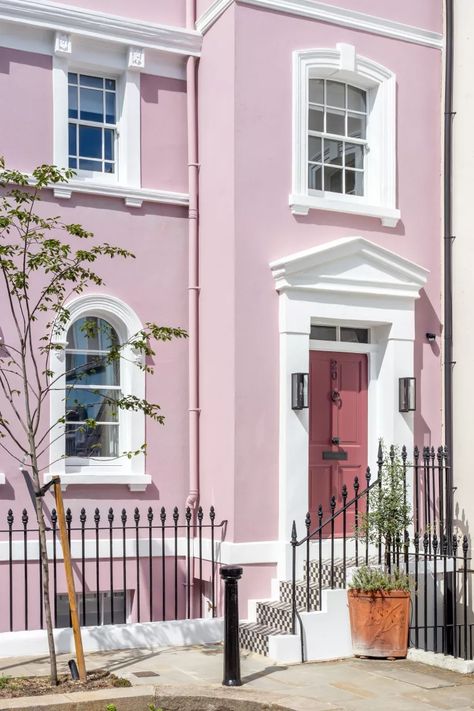 This bright pink London mews house hides an unexpectedly calming interior | Livingetc