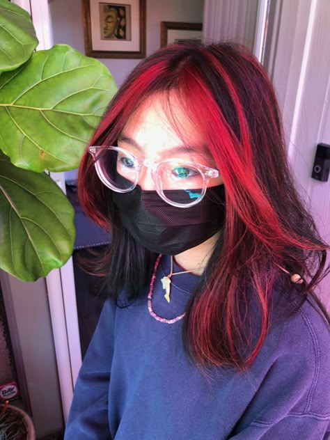 Red Hair Streaks, Red Hair Looks, Red Hair With Highlights, Red Hair Inspiration, Black Red Hair, Hair Color Underneath, Red Hair Inspo, Dyed Red Hair, Hair Color Streaks