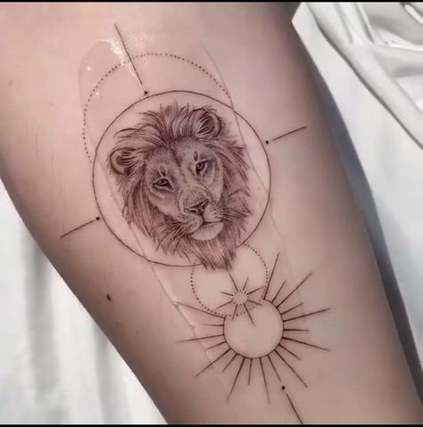 Beautiful Spine Tattoos, Small Lion Tattoo, Tattoo Sonne, Lion Art Tattoo, Om Tattoo Design, Spine Tattoo Ideas, Animal Tattoo Ideas, Om Tattoo, Planet Tattoos