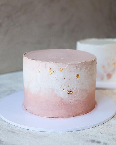 Grom Lea on Instagram: “Elegant white & rose shades with golden details. . #cake #weddingcake #cakedesign #elegantcake #rosecake #weddingcake #weddingcakeideas…” Cake Golden Birthday, Rose Gold Cake Birthday, Bday Plans, Rose Gold Cake, 18th Birthday Decorations, Gold Birthday Cake, Golden Birthday, Gold Cake, Rose Cake