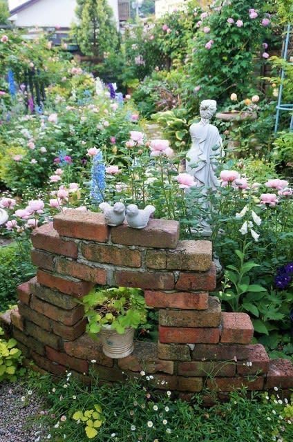 Sunny Garden, Pet Cemetery, Brick Garden, Cottage Garden Design, Landscaping Garden, Garden Whimsy, Instagram Direct, Have Inspiration, Garden Yard Ideas