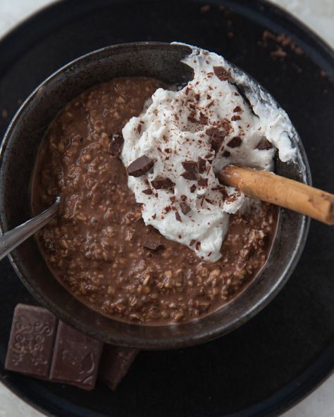 An easy way to bring those warm, comforting feelings you get from a hot chocolate, to breakfast. A beautifully rich, sweet cinnamon and chocolate base, evened out with the light creamy coconut yoghurt. #oats #overnightoats #bircher #birchermuesli #christmasbreakfast #chocolate #oatmeal #porridge #hotcocoa Cocoa Overnight Oats, Hot Chocolate Oatmeal, Hot Chocolate Aesthetic, Grace Food, Oatmeal Porridge, Coconut Yoghurt, Chocolate Oatmeal, Christmas Breakfast, Chocolate Cinnamon