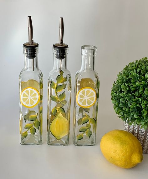 Painted Glass Bottles, Lemon Kitchen, Recycled Wine Bottle, Diy Glass Bottle Crafts, Olive Oil Dispenser, Painted Wine Bottles, Recycled Bottle, Painting Glassware, Olive Oil Bottles