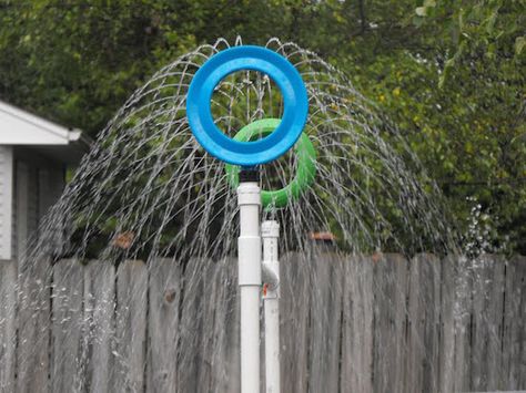 DIY sprinkler that will provide kids with hours of splash time PLUS 9 other super smart DIY Splash Park Hacks Sprinkler Party, Diy Splash Pad, Toy Trumpet, Backyard Water Parks, Water Blob, Outdoor Water Activities, Kids Sprinkler, Water Pad, Water Games For Kids