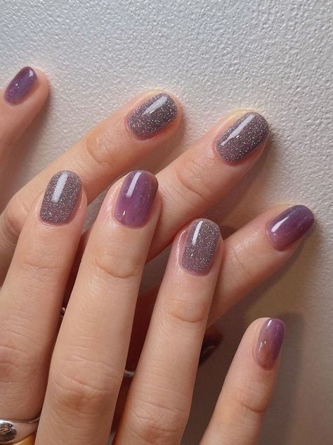 45+ Stunning Purple Nail Designs to Add a Touch of Korean Twist Check more at https://norahspace.com/45-stunning-purple-nail-designs-to-add-a-touch-of-korean-twist-17/ Matte Purple Nails, Purple Chrome Nails, Purple Manicure, Dark Purple Nails, Long Almond Nails, Short Nail Manicure, Silver Nail Designs, Brown Nails Design, Purple Nail Art