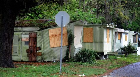 Modern Mobile Homes, Apocalypse Aesthetic, Salton Sea, Mobile Home Parks, Mission Bay, Vintage Campers Trailers, Vintage Campers, Old Race Cars, Vintage Travel Trailers