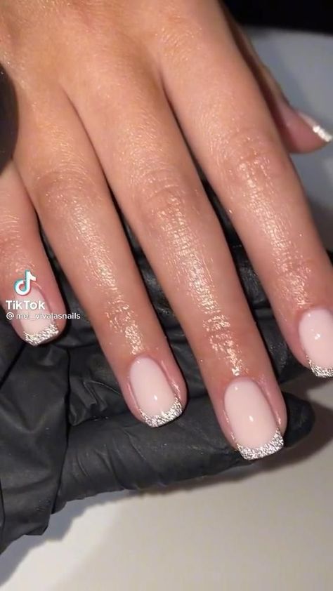 Shiny Nails Designs, 2023 Nails, Nails Art Designs, Art Designs Ideas, Edge Nails, Shiny Nails, Bride Nails, Neutral Nails, Dipped Nails