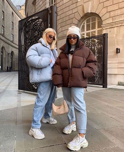 👜 on Twitter: "Puffer jacket season… " Puffer Jacket Outfit, Skater Girl Outfits, Outfit Jeans, Streetwear Fashion Women, Outfits Winter, Looks Chic, Mode Inspo, 가을 패션, Winter Fashion Outfits