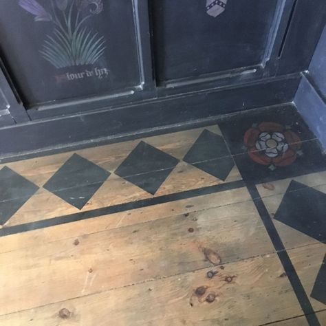 Stencilled floor corner motif Little Cottage House, Planet Stencil, Inspiration For Design, Timber Floor, Painted Wood Floors, Painted Floor, Stenciled Floor, Floor Framing, Wooden Floor