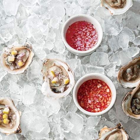 3 Mignonette Sauces for Oysters Mignonette Recipe, Mignonette Sauce, Victorian Sponge, Oyster Party, Lemon Juice Recipes, Cooked Oysters, Grilled Oysters, Food Seafood, Raw Oysters