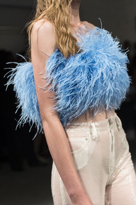 Loungewear Style, Trendy Outfit Inspo, Feather Fashion, Adam Selman, Wedding Party Outfits, Fashion Street Style, Couture Designers, 2019 Fashion, Mode Vintage