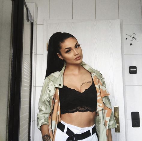 Italian Baddie, Gina Lorena, People Standing, Beautiful One, Too Late, Sports Bra, Instagram Profile, Mirror Selfie, Ootd