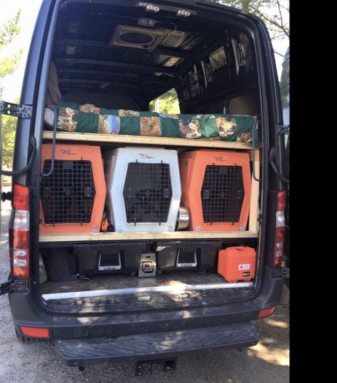 Dog Boarding Ideas, Dog Van, Camper Dog, Transport Business, Tacoma Build, Dog Transport, Puppy Checklist, Pet Transport, Dog Spaces