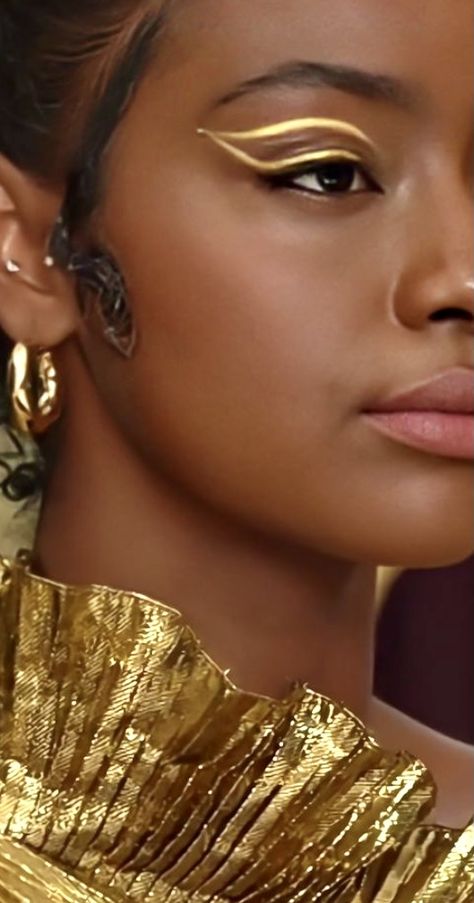 Gold Eyeliner Looks Black Women, Makeup With Gold Accents, Sun Goddess Makeup Halloween, Black Goddess Makeup, Goddess Makeup Black Women, Gold Makeup Black Women, Multicultural Aesthetic, Black Women In Gold, Gold Makeup Aesthetic