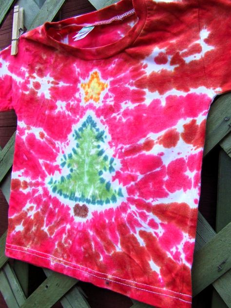 Holiday Tie Dyes are starting production!! Coming soon......Snowmen, Candy Canes, and perhaps a Baby Jesus in there somewhere :) Tie Dye Christmas, Christmas Tie Dye, Tie Dye Shirts Patterns, Ty Dye, Tye Dye Patterns, Diy Tie Dye Designs, Tie Dye Patterns Diy, Dye Art, Diy Tie Dye Shirts