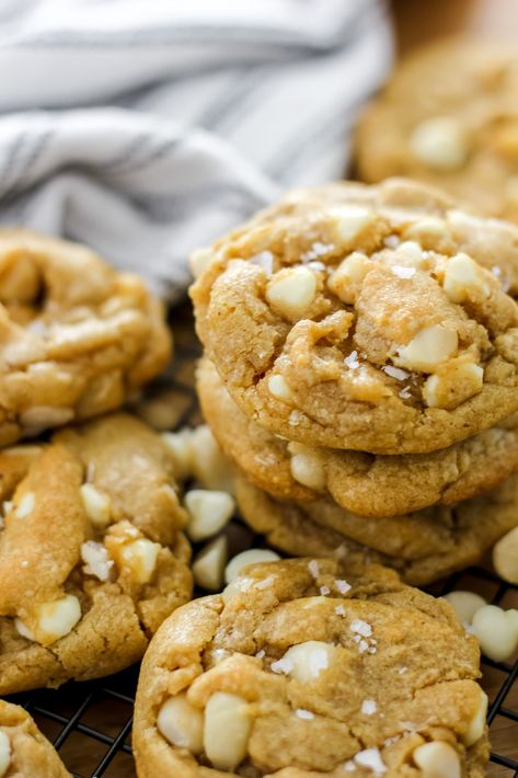 Brown Butter White Chocolate Macadamia Nut Cookies, are the perfect cookies for creamy white chocolate and crunchy macadamia nut lovers! They are thick, perfectly golden around the edges with a soft-chewy flavourful inside! Add a sprinkle of flaky sea salt when baked for another layer of flavour and you'll be in for a sweet treat! White Chocolate Macadamia Nut Cookies Christmas, Brown Butter White Chocolate Chip Cookies, White Chocolate And Macadamia Cookies, Brown Butter Macadamia Nut Cookies, Brown Butter White Chocolate Macadamia, Brown Butter White Chocolate Cookies, Ruby Cookies, Reception Cookies, White Macadamia Nut Cookies