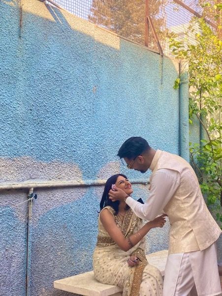 Sajda Pics Aesthetic, Pakistan Couple Aesthetic, Saree And Kurta Couple Photoshoot, Diwali Photo Ideas For Couples, Indian Relationship Goals, Couple Farewell Poses, Rich Indian Couple Aesthetic, Farewell Couple Pictures, Desi Couple Faceless Aesthetic