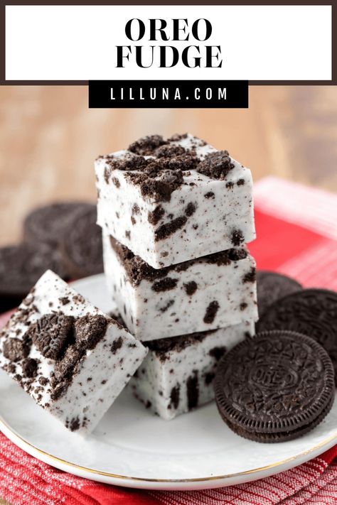 Easy Oreo fudge is FILLED with crushed Oreos and creamy marshmallow fluff that will satisfy any chocolate lover! #cookiesandcreamfudge #oreofudge #fudgerecipe #cookiesandcream #fudge Fluff Fudge, Marshmallow Fudge, Cookies And Cream Fudge, Homemade Candy Bars, How To Make Fudge, Vegetarian Cookies, Oreo Fudge, Chocolate Cookie Dough, White Chocolate Cookies