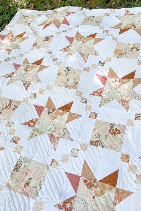 Strip Pieced Quilt Patterns, Quilt Simple, Neutral Quilt, Cottage Quilt, Material Things, Fat Quarter Quilt, Wedding Quilt, Cute Quilts, Cozy Quilts