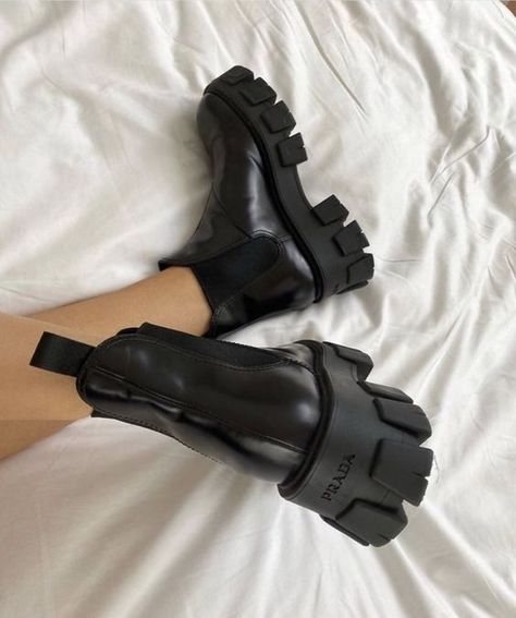 Prada Boots | #opulentmemory #minimalism #chicstyle #parisian #copenhagen #shoes Dr Shoes, Hype Shoes, Shoe Inspo, Aesthetic Shoes, Swag Shoes, 가을 패션, Pretty Shoes, Dream Shoes, Trendy Shoes