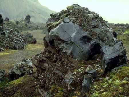 ObsidianRock Obsidian Landscape, Volcanic Environment, Obsidian Rock, Vampire Concept, Raw Obsidian, Crystal Obsidian, Energy Chakras, Huginn And Muninn, Black Kyanite