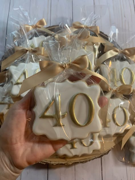 40 Birthday Cookies, Birthday Biscuits, 40th Birthday Themes, 40th Birthday Balloons, Gold Cookies, Anniversary Cookies, 40th Bday Ideas, 40th Anniversary Party, 40th Birthday Party Decorations