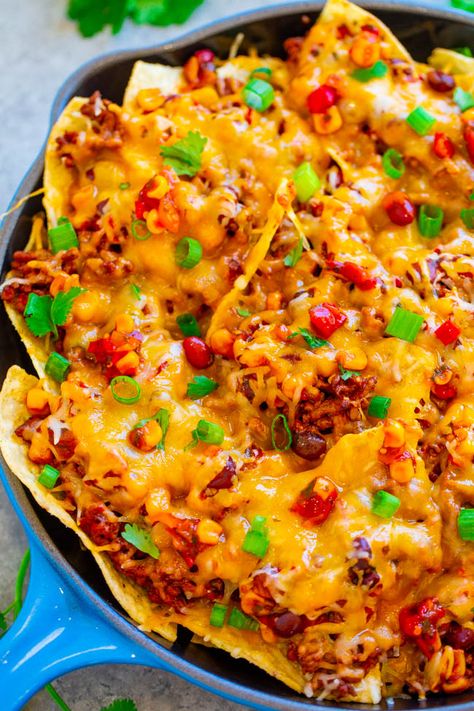 Easy Beef Nachos, Ground Beef Nachos, Skillet Nachos, Nachos Recipes, Nachos Cheese Recipe, Nachos Recipe Beef, Recipe Ground Beef, Nacho Recipe, Beef Skillet