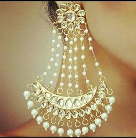 #stunning #kundan #jhoomar #earrings #kundanearrings #Pearl #pasa #indianweddings #Traditional #ethnic #bridestobe #bridesmaid #muslimbride… Bahubali Earrings, Antique Jewellery Online, Indian Jewelry Earrings, Sunflower Jewelry, Kay Jewelry, Silver Jewellery Indian, White Pearl Earring, Bridal Fashion Jewelry, Tiffany Jewelry