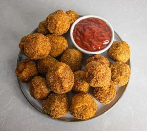 Crispy and Juicy Deep Fried Meatballs Recipe Deep Fried Meatballs, Best Oil For Frying, Deep Fried Turkey, Fried Meatballs, Cheap Family Meals, Italian Meatballs Recipe, Appetizer Meatballs, Fried Turkey, Ground Meat Recipes