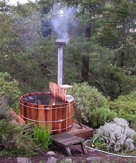 wood burning hot tub- Michael's version of a hot tub for the "roof deck". Wood Burning Hot Tub, Casa Hobbit, Outdoor Hot Tub, Tub Ideas, Different Types Of Wood, Homestead Survival, Earthship, Hot Tub Outdoor, Cabin Life