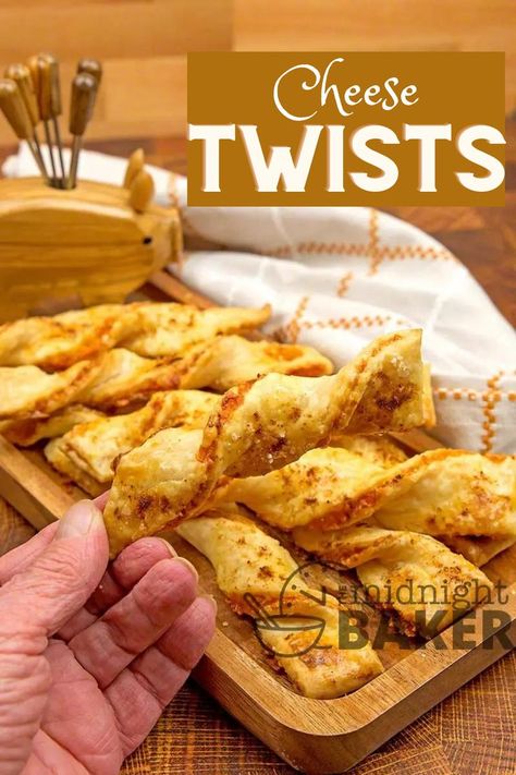 Pie Crust Appetizers, Pie Crust Dinner, Easiest Snacks, Leftover Pie Crust, Mini Pie Crust, Pie Crust Uses, Cheese Twists, Leftover Pie, Easy Pie Crust