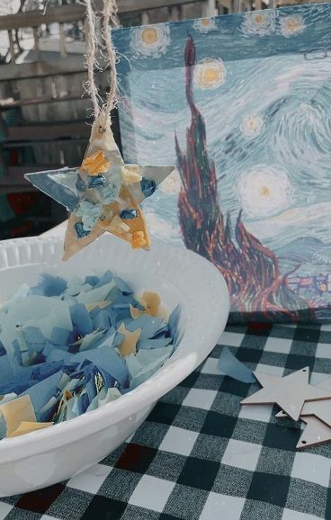 This fun starry starry night craft is perfect for kids. #kidscrafts #birthday #kidparty #craftideas #art Starry Night Craft, Kids Art Birthday Party, Art Themed Birthday Party Ideas, Art Themed Birthday Party, Pretty Balloons, Starry Starry Night, Farm Themed Birthday Party, Birthday 5, Starry Night Painting