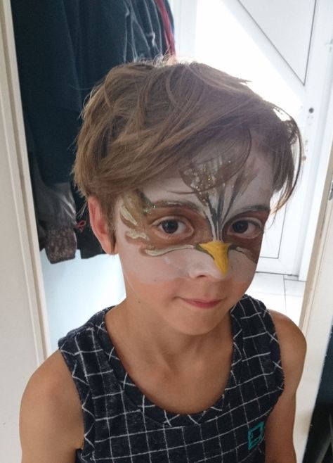 Easy eagle make up #eagle #makeupforkids Eagles Makeup, Eagle Face Paint, Eagle Makeup, 4th Of July Face Paint, July Face Paint, Eagle Costume, Patriotic Butterfly, Flag Of America, Face Paint Ideas