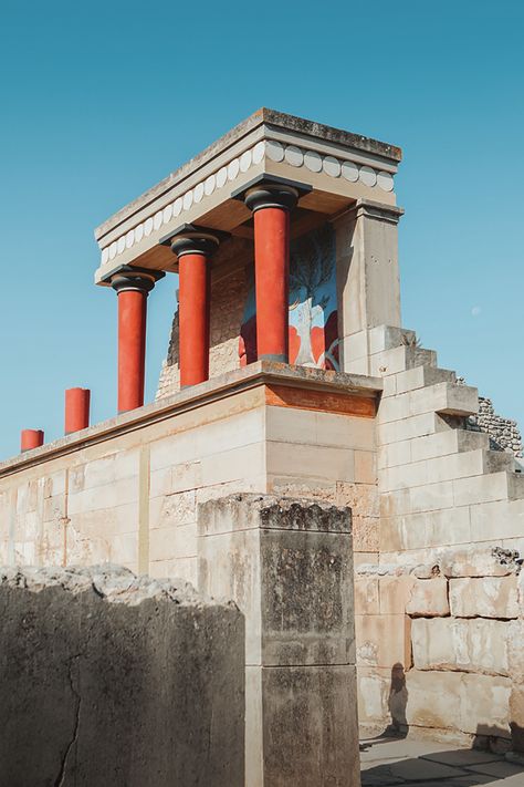 A tour of Knossos Palace in Crete | Discover Greece Minoan Architecture, Theseus And The Minotaur, Knossos Palace, Historical Interior, Creepy Backgrounds, Instagram Places, The Minotaur, Greece Travel Guide, Heraklion