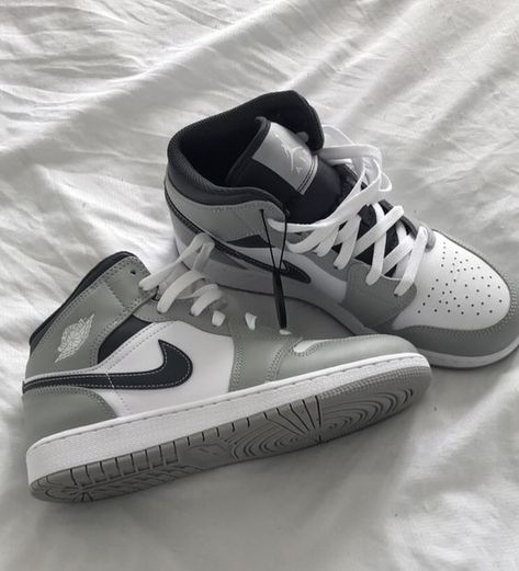 Grey Jordans 1, Cool Grays Jordan, Nike Jordan Mujer, Air Jordan 1 Grey, Cool Greys, Gray Nike Shoes, Grey Jordans, Shoes Wallpaper, Nike Shoes Air Force