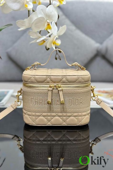 Wholesale top quality handbags, luxury shoes and accessories。 Update every days on our website。WhatsApp: +84782766445 #okify #bagsall #bags #fashion #bag #shoes #style #accessories #handmade #handbags #shopping #onlineshopping #handbag #moda #love #bagsforsale #fashionstyle #fashionista #leather #slingbag #purse #fashionblogger #luxury #backpack #clutch #totebag #baglover #bagslover #clothes #bagsofinstagram #instagood #instafashion #cc #gg #f3ndi #di0r #lv #v3rsace Travel Vanity, Stylish Handbags, Vanity Case, Evening Clutch Bag, Dior Bag, The Professional, Sling Bag, Crossbody Shoulder Bag, Bottega Veneta