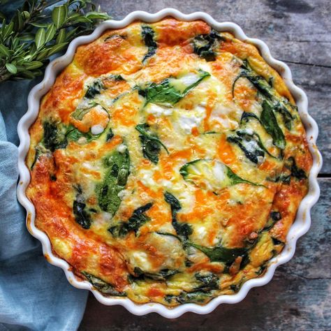 Spinach, Cheddar and Feta Crustless Quiche – SIMPLY BEAUTIFUL EATING Filet Mignon Chorizo, Feta Quiche, Finger Snacks, Quiche Recipe, Crustless Quiche, Spinach And Feta, Quiche Recipes, Food Board, Betty Crocker