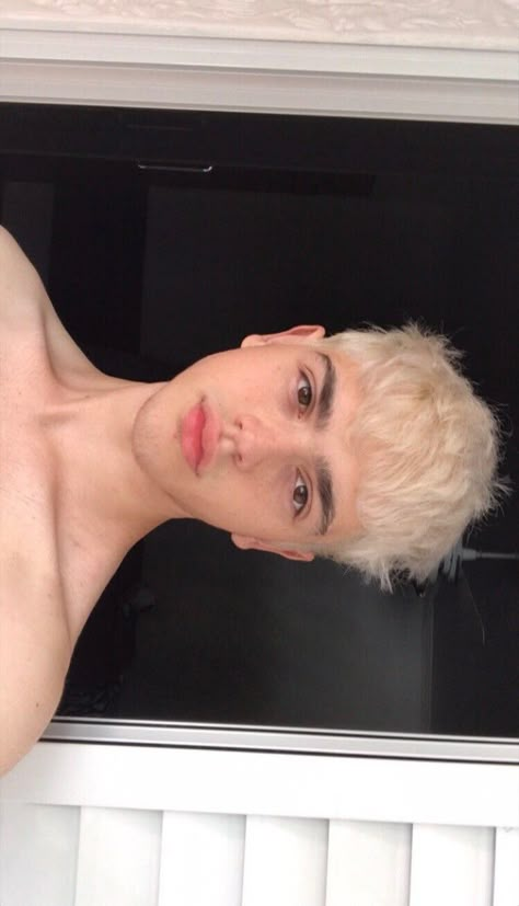 Blonde Hair Color Men, Men Platinum Hair, Men Blonde Hair Dyed, Bleach Blonde Hair Men, Platinum Blonde Men, Mens Dyed Hair Ideas, Bleached Hairstyles, Bleached Hair Ideas, Blonde Hair Men