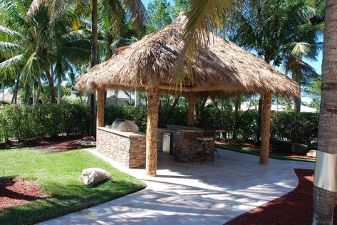 Diy Tiki Hut, Mexican Palm Tree, Hut Ideas, Backyard Entertainment, Tiki Signs, Beach Backyard, Tiki Lounge, Outdoor Patio Space, Tiki Hut