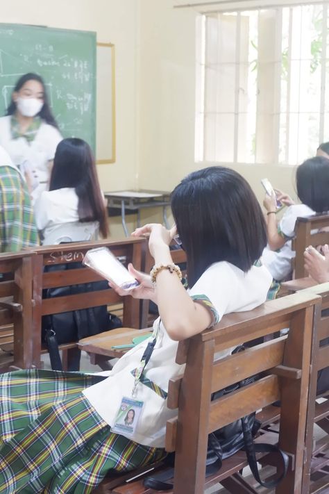 Philippine School Aesthetic, Filipino Uniform School, Filipino Highschool Aesthetic, Philippines School Uniform, Filipino Highschool, Filipino Nostalgia, Philippines School, Filipino School, Highschool Graduation Pictures