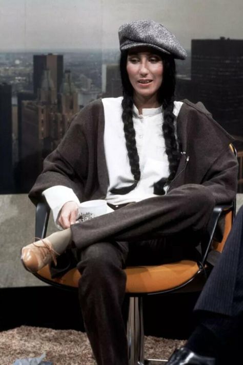 When it comes to '70s fashion, few can hold a candle to the incomparable Cher. With 28 iconic outfits that… Cher Casual Style, Cher 1980s, Outfits From The 70s, Cher Aesthetic, Cher 80s, 70's Outfits, That 70s Show Outfits, Cher 1960s, 70s Cher