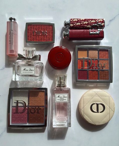 #dior #diormakeup #makeup #makeupoftheday #makeuplover #beautyblog #beautycare #perfume #blush #eyeshadow #lipgloss Fancy Makeup Products, Dior Products Aesthetic, Dior Aesthetic Makeup, Makeup Products Dior, Dior Makeup Packaging, Dior Makeup Aesthetic Products, Blush Eyeshadow, Dior Makeup, Makeup Needs