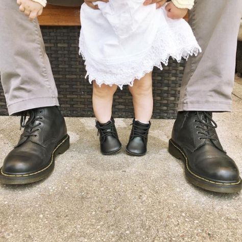 MINI DOC'S: Show us how you rock your Doc's with your mini me's, with #minidocs. Photo by corazoncreativoblog. Baby Doc Martens, Baby Dr Martens, Brown Oxford Shoes, Baby Luna, Oxford Shoes Outfit, Classic Clothes, Shoes And Sandals, Little Outfits, Doc Marten Oxford