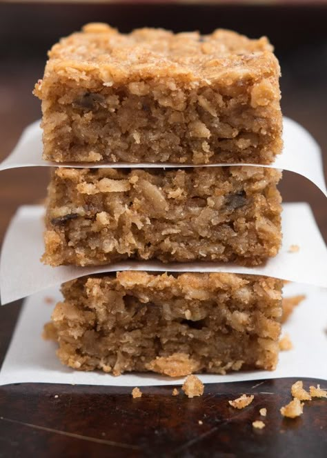 Breakfast Bars Recipe, Peanut Butter Oatmeal Bars, Gluten Free Bars, Oatmeal Breakfast Bars, Peanut Butter Oatmeal, Oatmeal Bars, Pumpkin Chocolate Chips, Bar Recipe, Oatmeal Breakfast