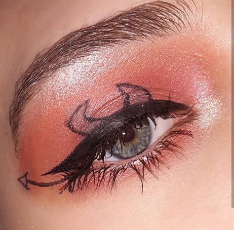 Halloween Makeup Looks Eyeliner, Simple Halloween Makeup Looks Eyeliner, Spooky Eyeliner Looks, October Eyeliner, Devil Eyeliner, Simple Halloween Eyeliner, Simple Devil Makeup, Devil Make Up, Easy Halloween Eyeliner