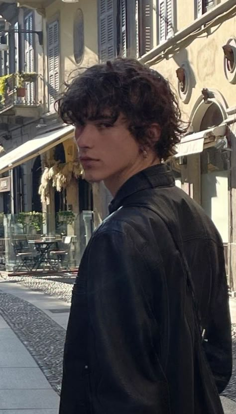 Long Wolf Cut, Wolf Cut Hair, Black Hair Boy, Long Wolfcut Haircut With Bangs, Haircut Wavy, Men Haircut Curly Hair, Haircut Curly Hair, Wavy Hair Men, Long Wolfcut Haircut