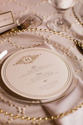 Glam Place Settings, Wedding Menus Design, Gold Wedding Stationery, Garden Chic Wedding, Inside Weddings, Gold Color Palettes, Flowers Birthday, Tuscan Inspired, Wedding Place Settings